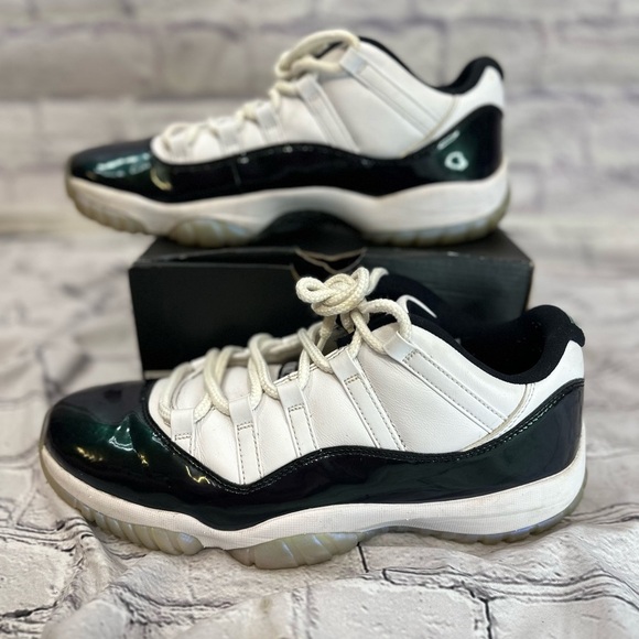 Air Jordan 11 Retro Low “Emerald”‎ Size 11 | White/Black-Emerald Rise W/Box - Picture 3 of 14